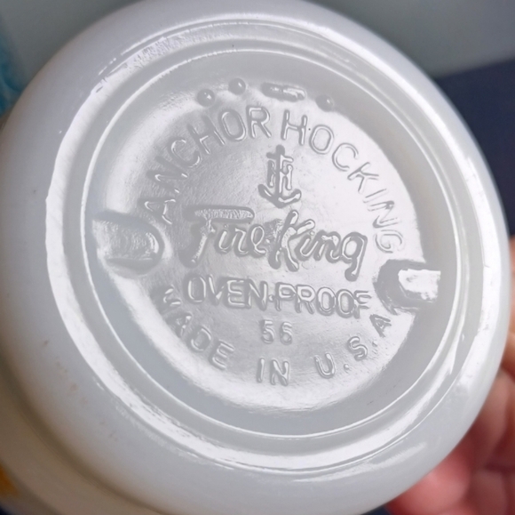 Vintage Anchor Hocking Fire King Milk Glass Mug with Yellow Daisy Flowers - Picture 3 of 5